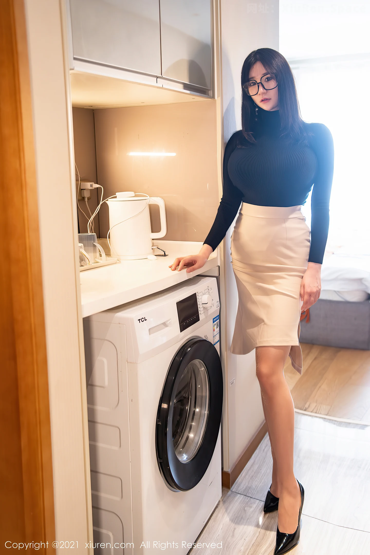 图片[3]-[XiuRen秀人网]VOL.4212 御姐顾乔楠Cora私房脱性感服饰露情趣内衣秀豪乳遮点诱惑写真70P-秀人网官方网站